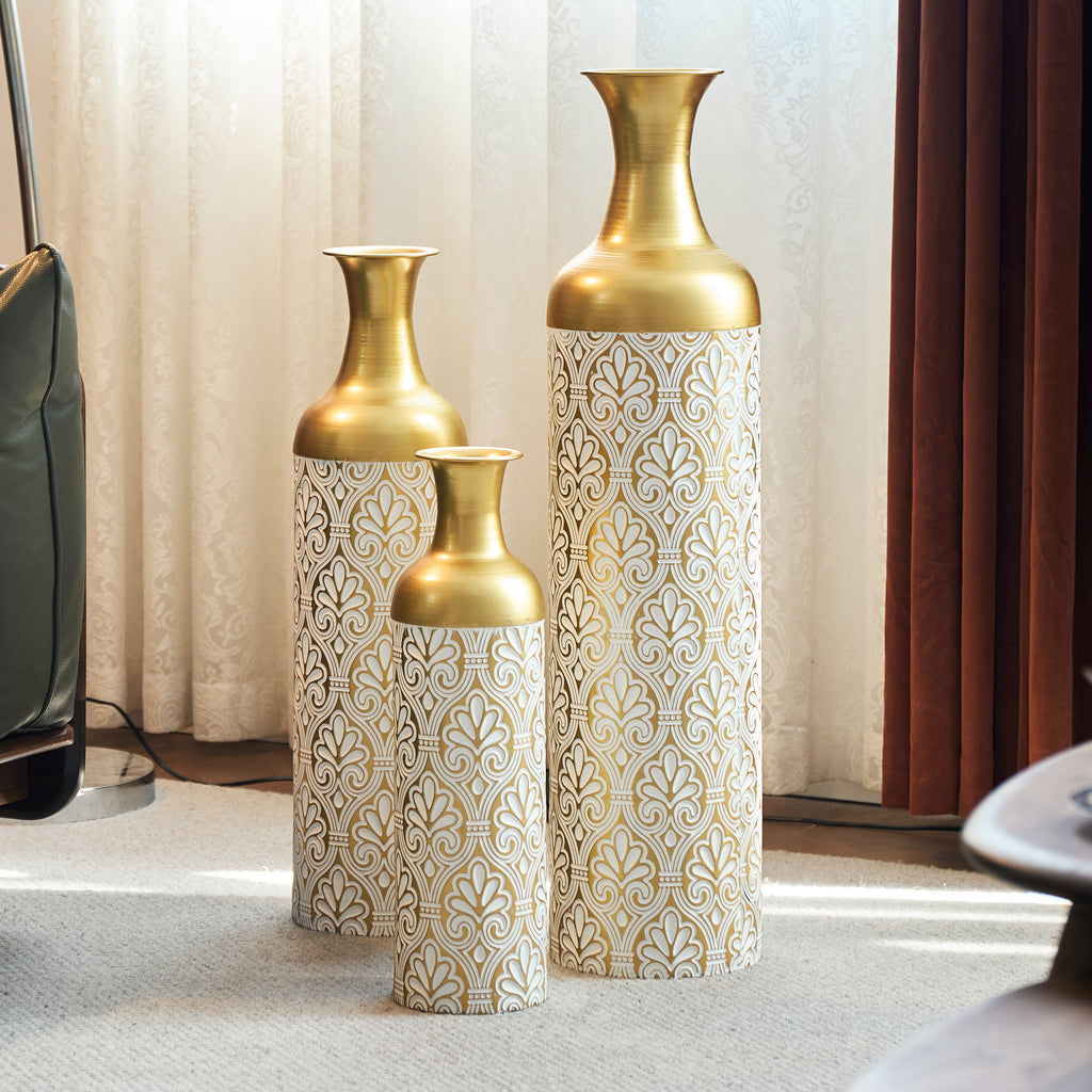 Vasos de piso grande, set de 3 piezas doradas (50/66/83 cm) - Grandes vasos de decoración metálicos con patrón de flores, cubiertas para plantas como decoración de habitación para el salón, el pasillo y la oficina en diseño vintage