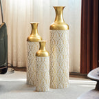 Vasos de piso grande, set de 3 piezas doradas (50/66/83 cm) - Grandes vasos de decoración metálicos con patrón de flores, cubiertas para plantas como decoración de habitación para el salón, el pasillo y la oficina en diseño vintage