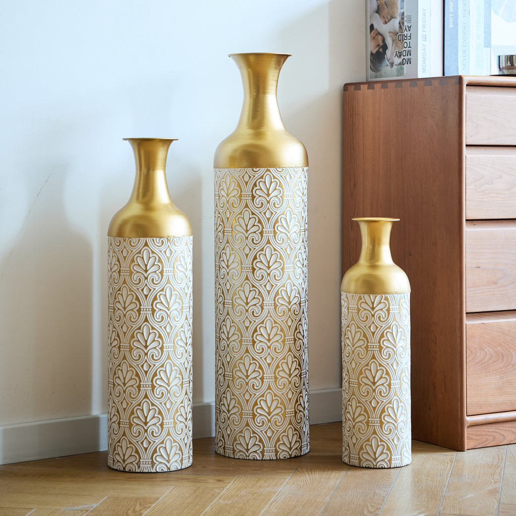 Vasos de piso grande, set de 3 piezas doradas (50/66/83 cm) - Grandes vasos de decoración metálicos con patrón de flores, cubiertas para plantas como decoración de habitación para el salón, el pasillo y la oficina en diseño vintage
