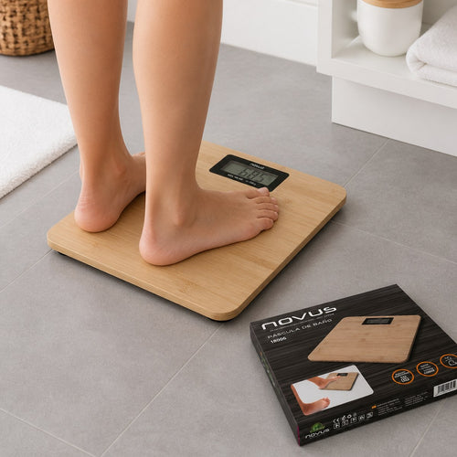 Balanza de baño digital Novus con superficie de bambú
