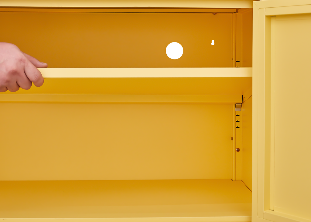 Gabineté de almacenamiento de acero amarillo con estantes ajustables, resistente al agua y fácil de limpiar, que mantiene su salón, dormitorio o entrada ordenado y organizado