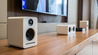 Sistema de sonido doméstico inalámbrico 5.1 Dolby Atmos (Blanco) – Set de envolvente Monaco, WISA con baja latencia para la mejora del sonido de TV sin retraso, Ideal para apartamentos y salones de estar