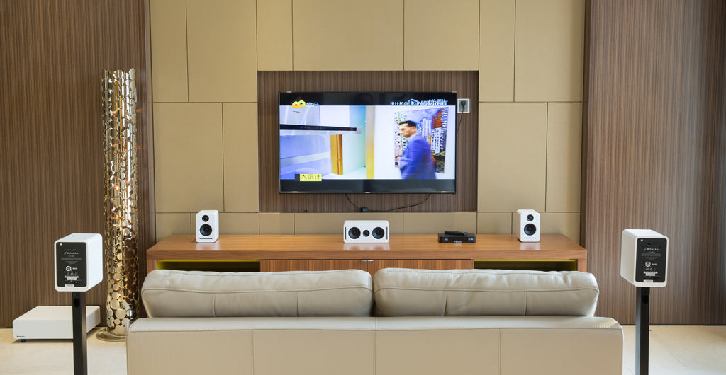 Sistema de sonido doméstico inalámbrico 5.1 Dolby Atmos (Blanco) – Set de envolvente Monaco, WISA con baja latencia para la mejora del sonido de TV sin retraso, Ideal para apartamentos y salones de estar