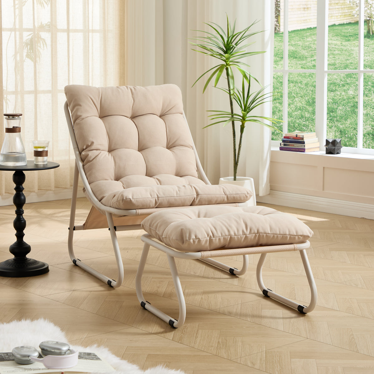 Silla de estar exterior para el patio con cojín, Silla reclinable cómoda con cojín abultado y taburete, Ideal para el salón, el dormitorio, la sala de lectura, Color de marco beige con cojín beige