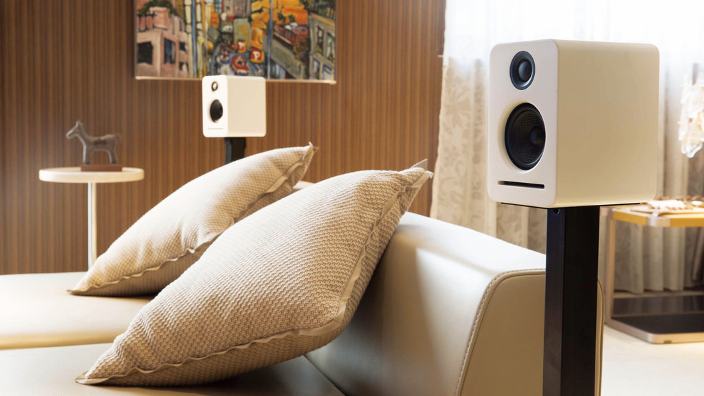 Sistema de sonido doméstico inalámbrico 5.1 Dolby Atmos (Blanco) – Set de envolvente Monaco, WISA con baja latencia para la mejora del sonido de TV sin retraso, Ideal para apartamentos y salones de estar