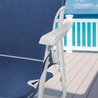Silla plegable azul y blanca
